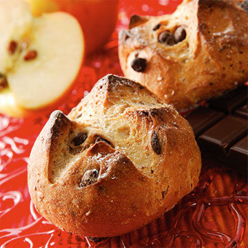 chocolate-chip-rolls-with-apple